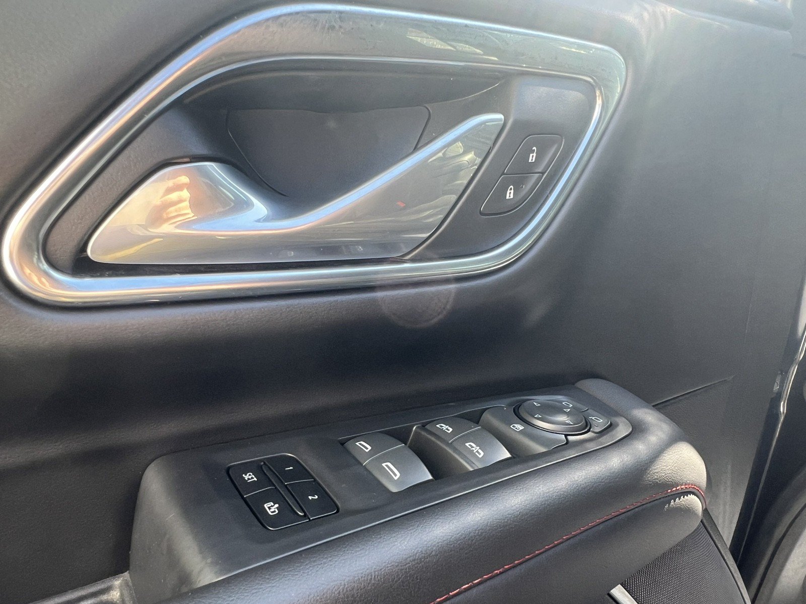 Used 2024 Chevrolet Suburban RST RWD image 14