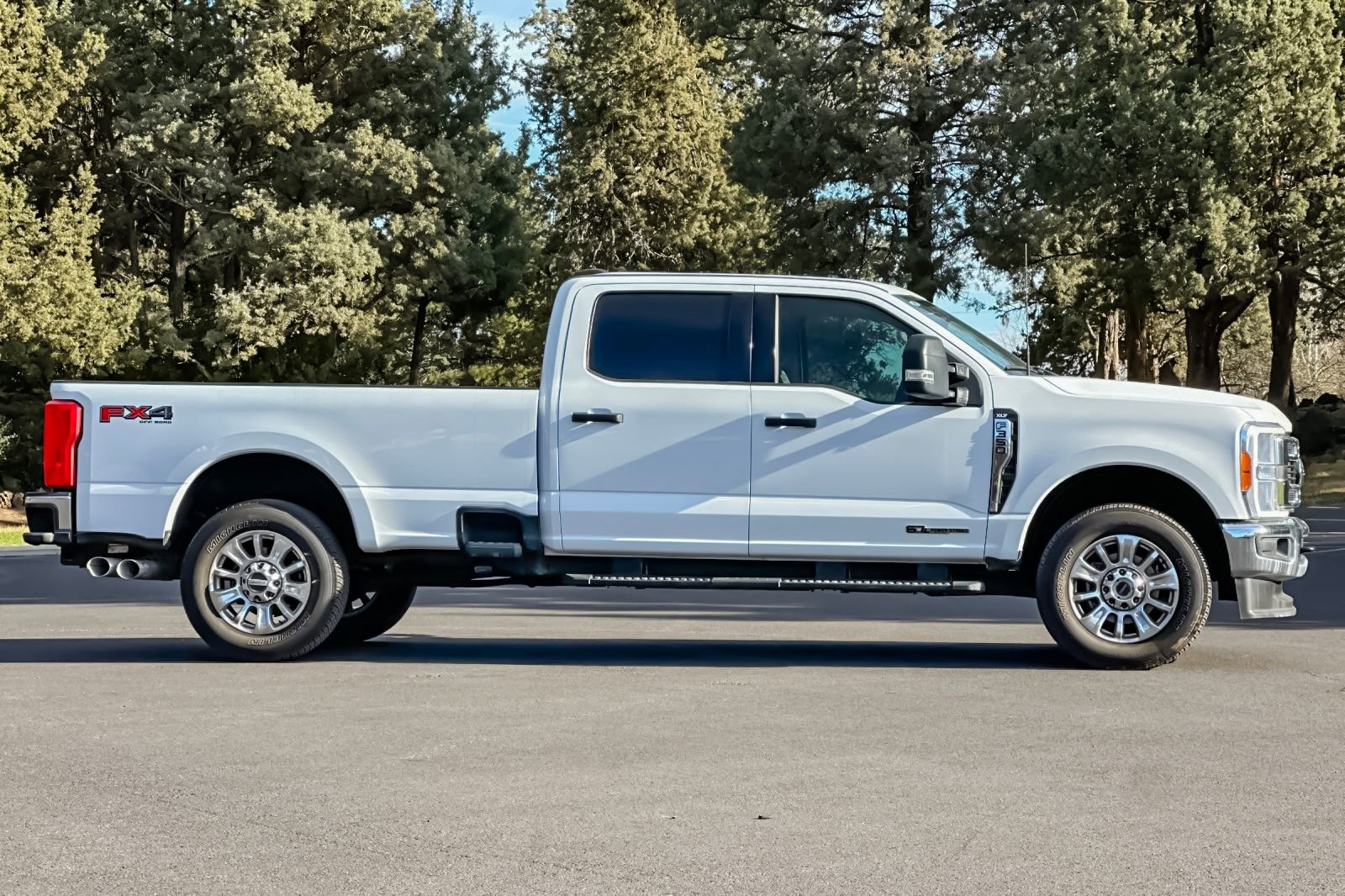 Used 2023 Ford F350 XLT w/ FX4 Off-Road Package image 3