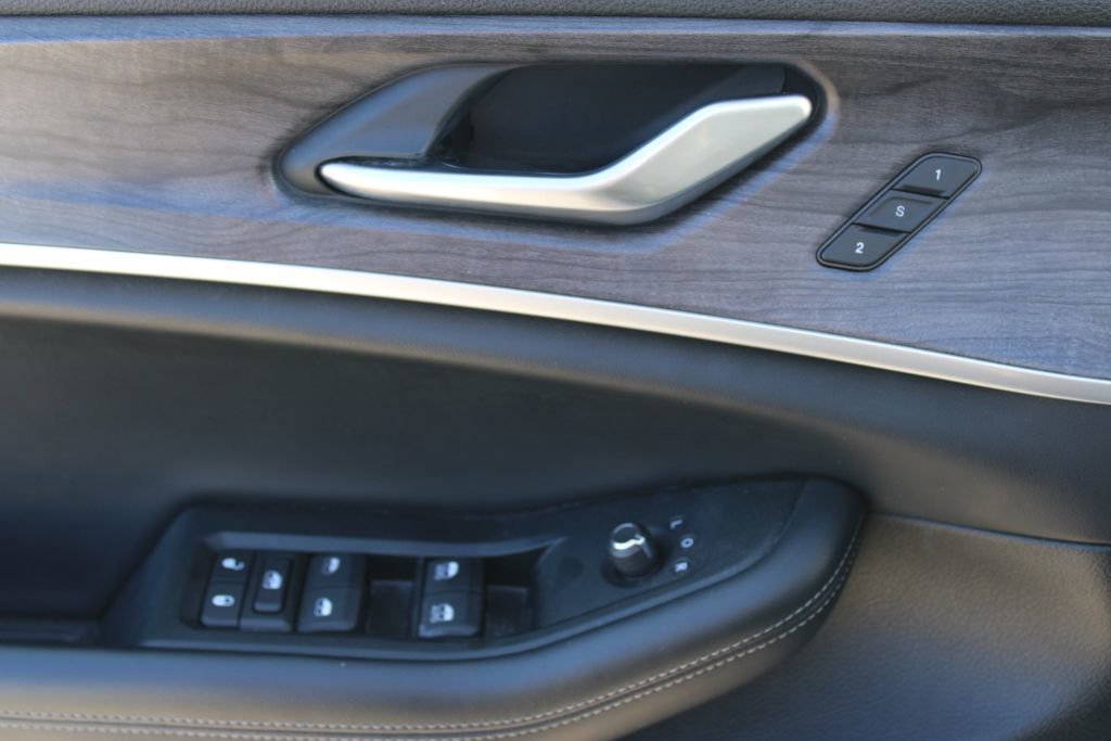 Used 2024 Jeep Grand Cherokee L Limited w/ Luxury Tech Group II image 34