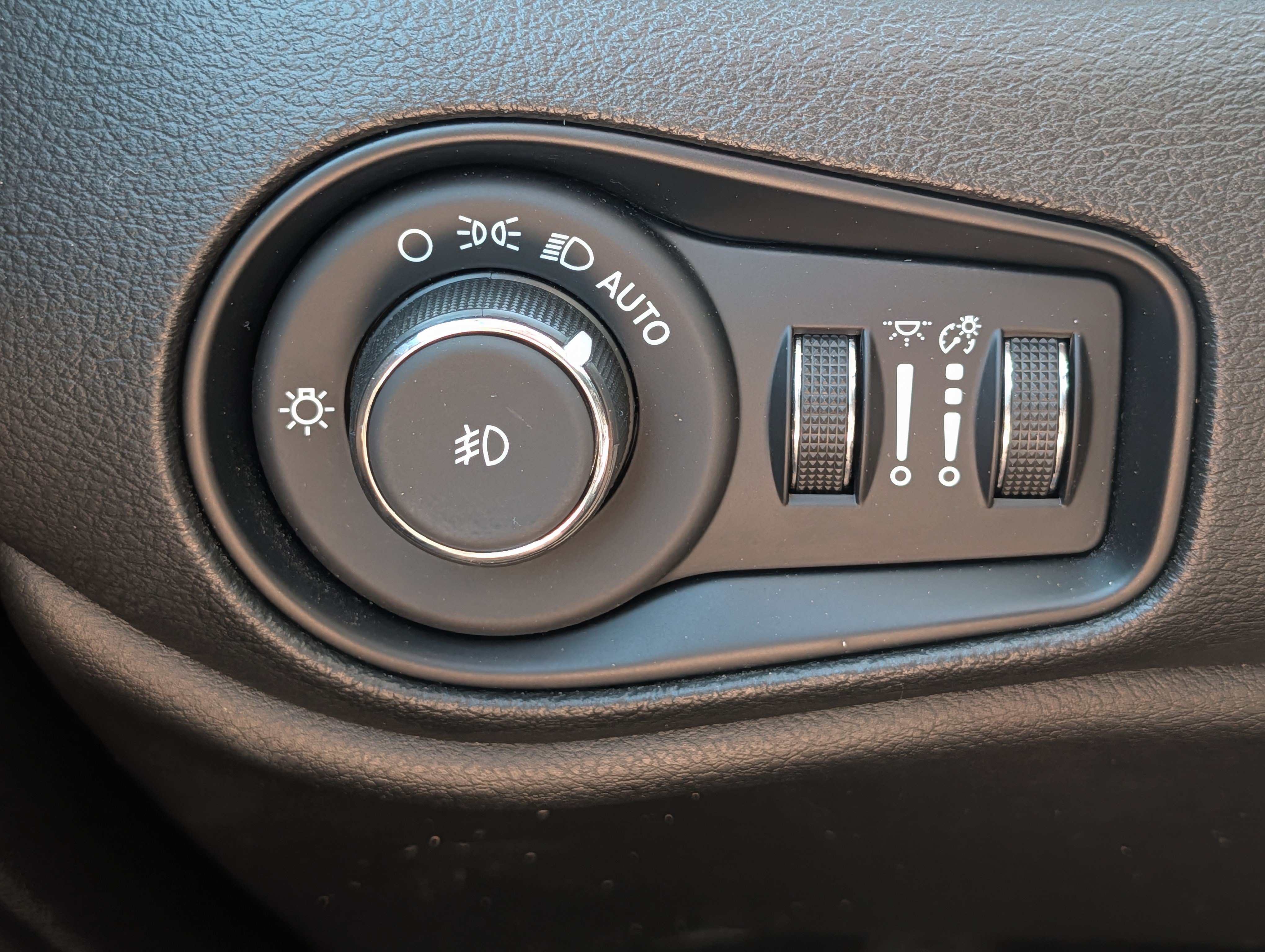 Used 2023 Jeep Renegade Altitude w/ Sun/Sound Group AWD/4WD image 26