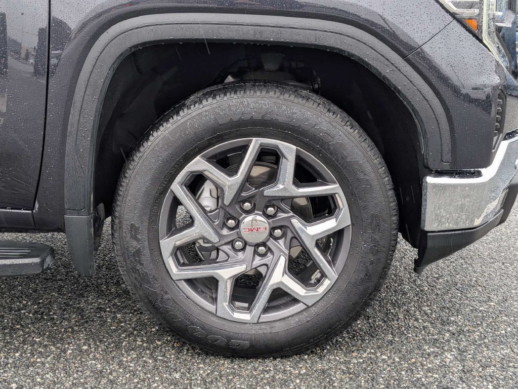 Used 2024 GMC Sierra 1500 SLT w/ SLT Premium Plus Package AWD/4WD image 11