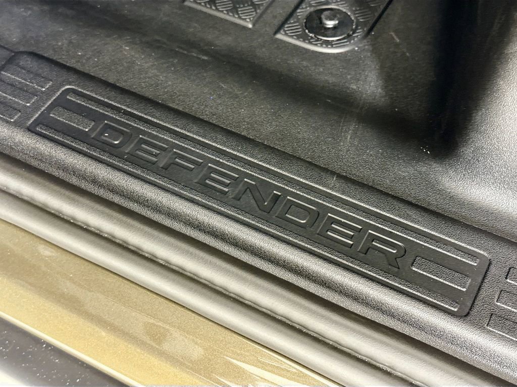 Used 2026 Land Rover Defender 110 X-Dynamic SE AWD/4WD image 18