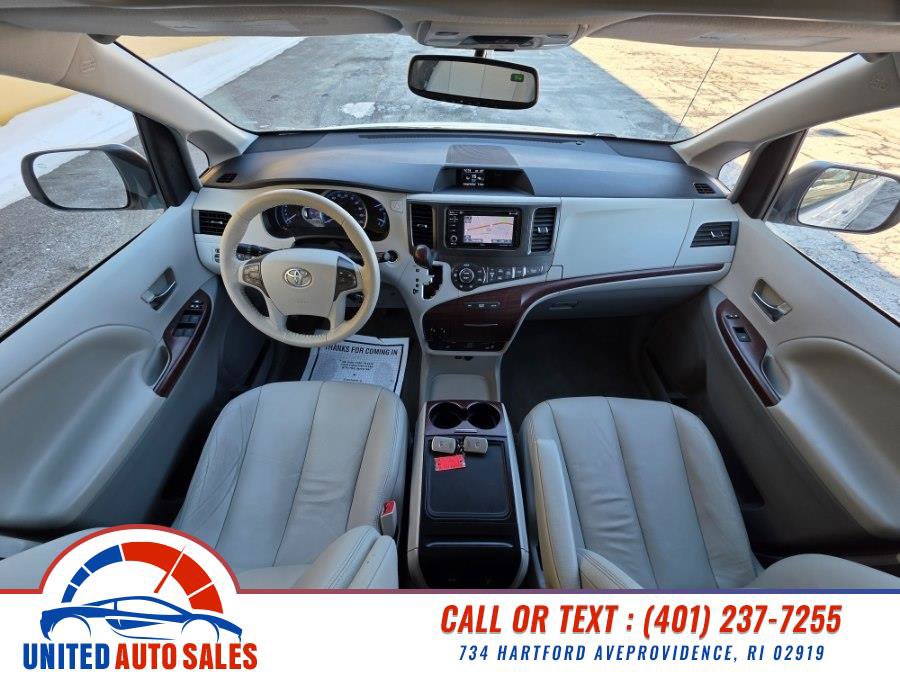 Used 2013 Toyota Sienna XLE w/ Entertainment Pkg image 15