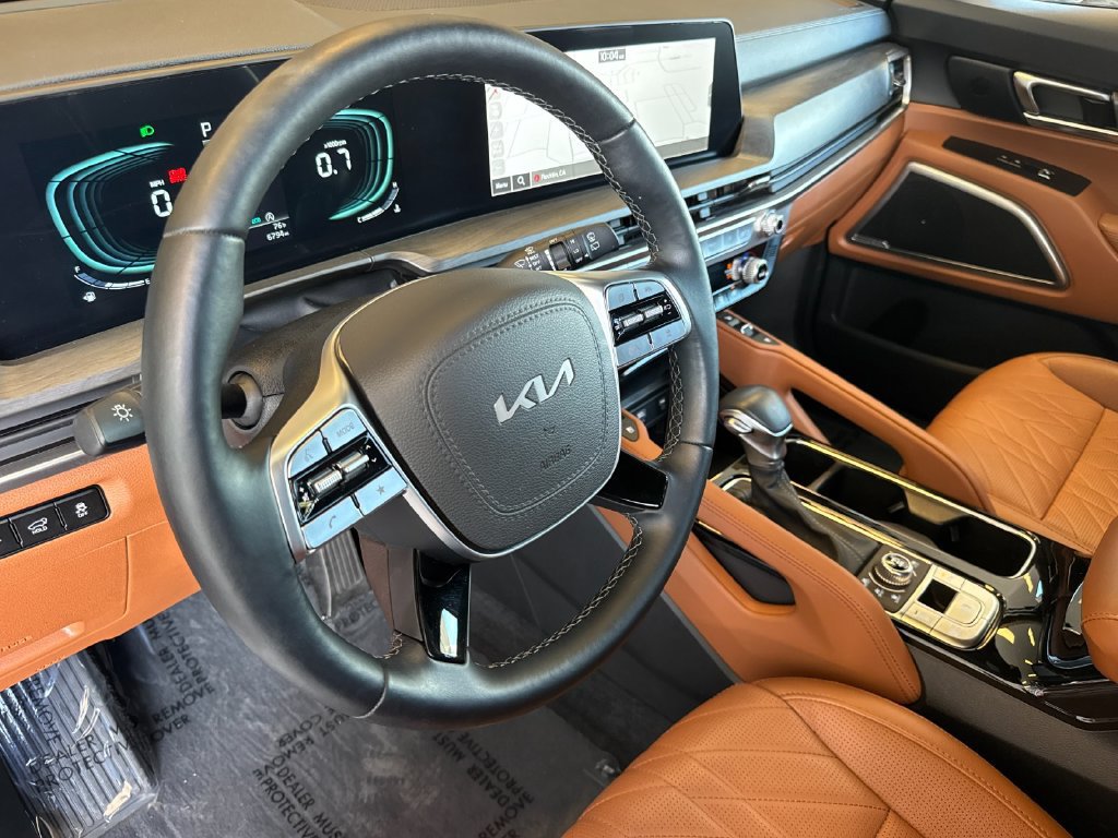 Used 2025 Kia Telluride AWD image 11