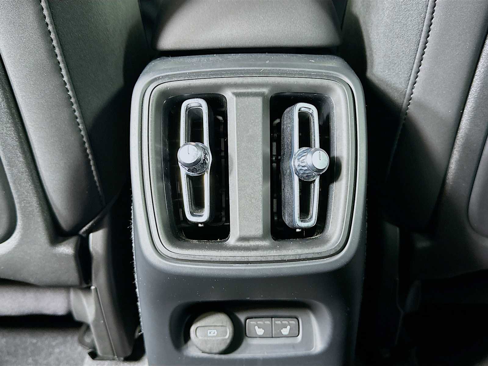 Certified 2023 Volvo XC40 B5 Plus w/ Climate Package image 24