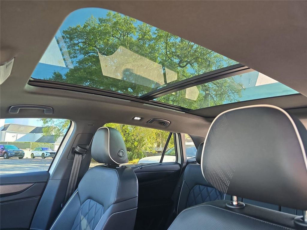 Used 2025 Volkswagen Atlas Cross Sport SEL Premium R-Line image 27