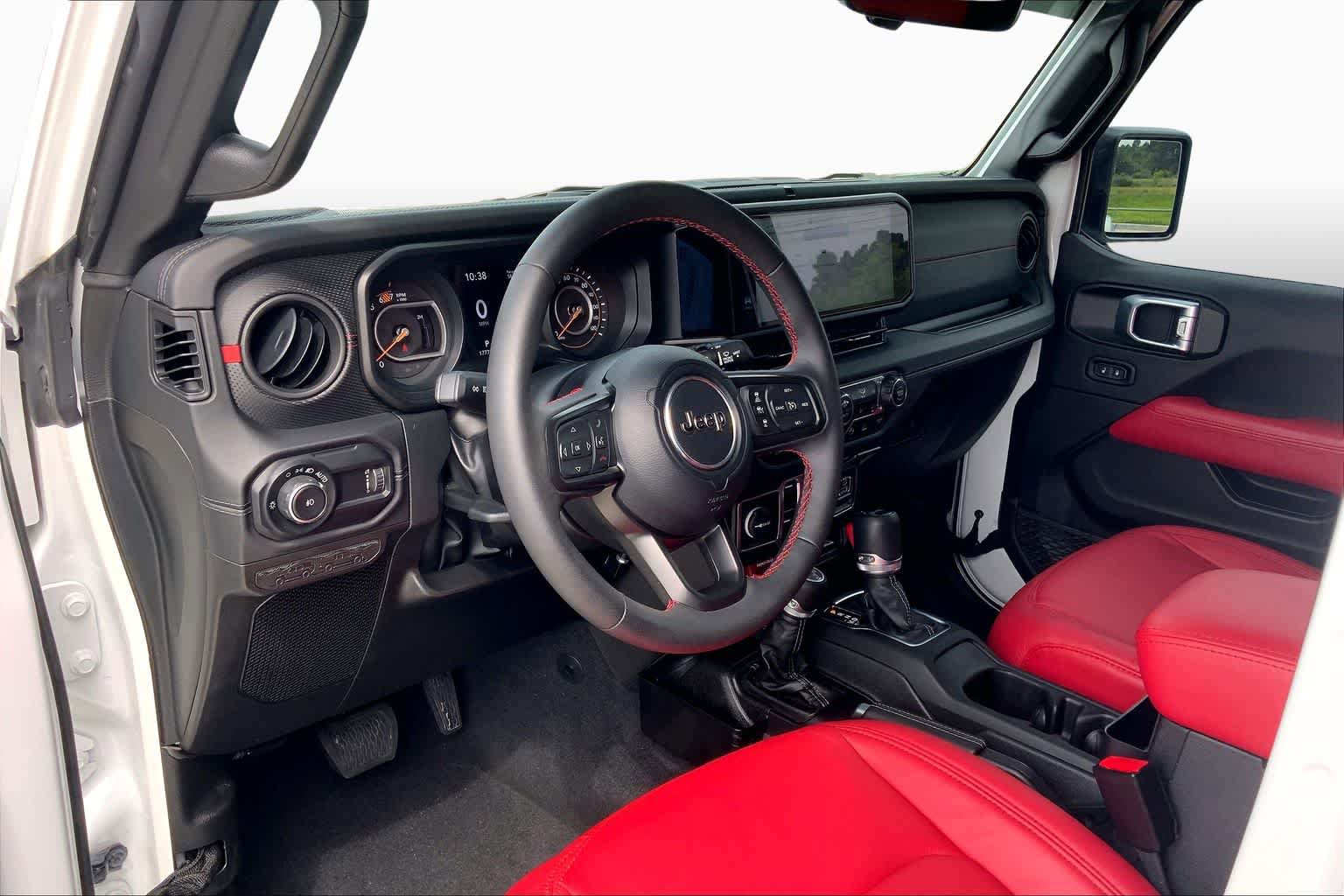 Used 2024 Jeep Wrangler Unlimited Rubicon AWD/4WD image 17