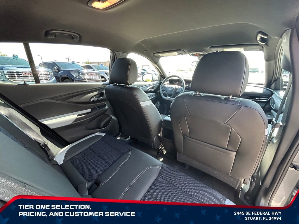 Used 2025 Buick Envista Sport Touring w/ Convenience II Package FWD image 18