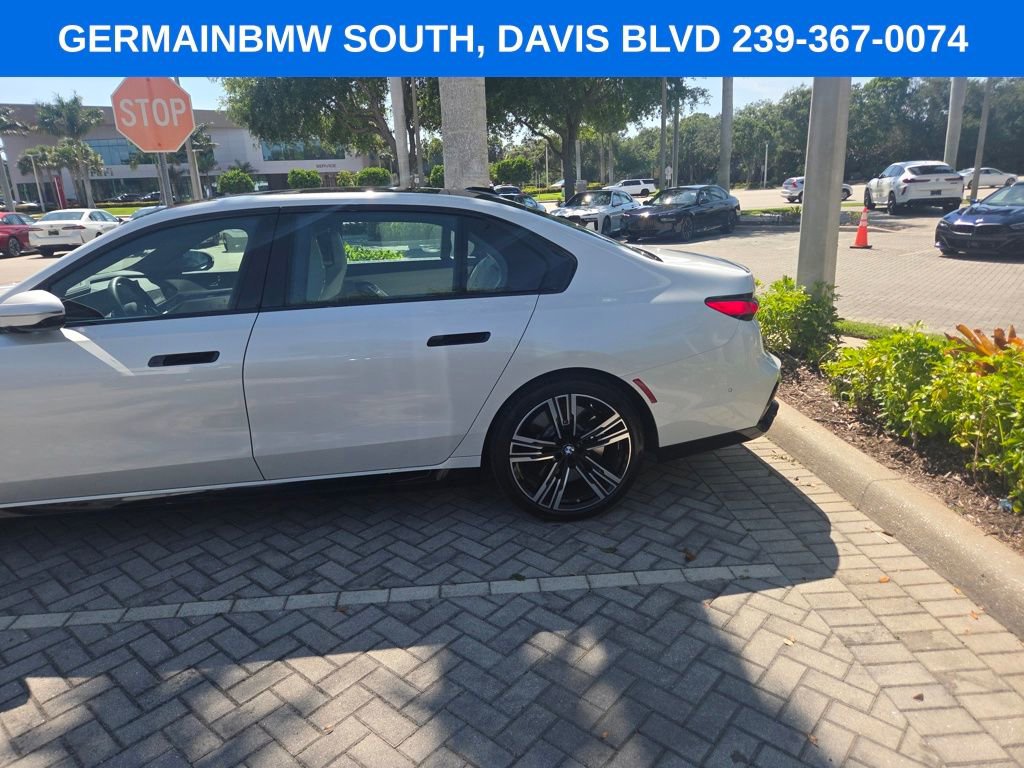 Certified 2025 BMW 760i xDrive AWD/4WD image 9