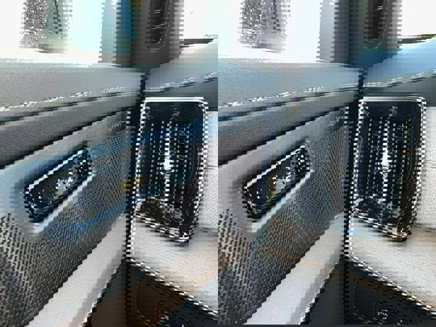 New 2026 Volvo XC90 T8 Plus w/ Protection Package Premier image 24