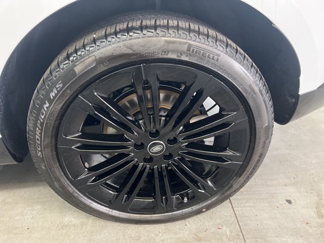 Certified 2025 Land Rover Range Rover SE AWD/4WD image 25