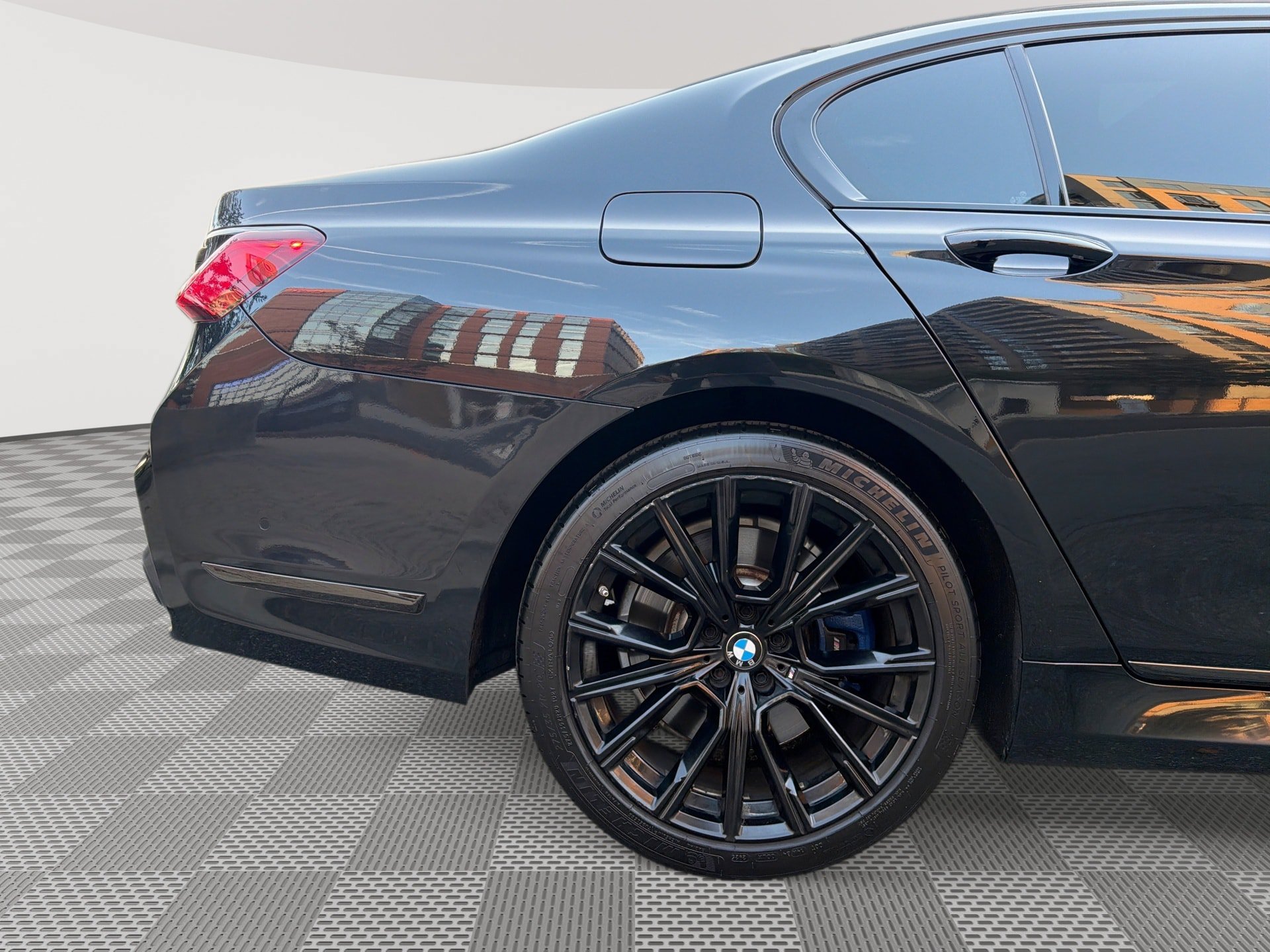 Used 2020 BMW 750i xDrive w/ Executive Package AWD/4WD image 30