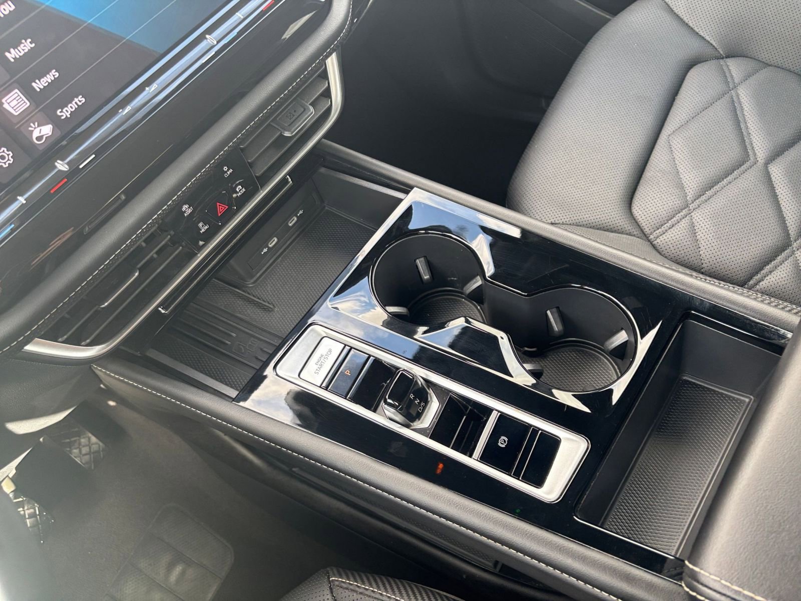 Used 2025 Volkswagen Atlas Cross Sport SE image 41