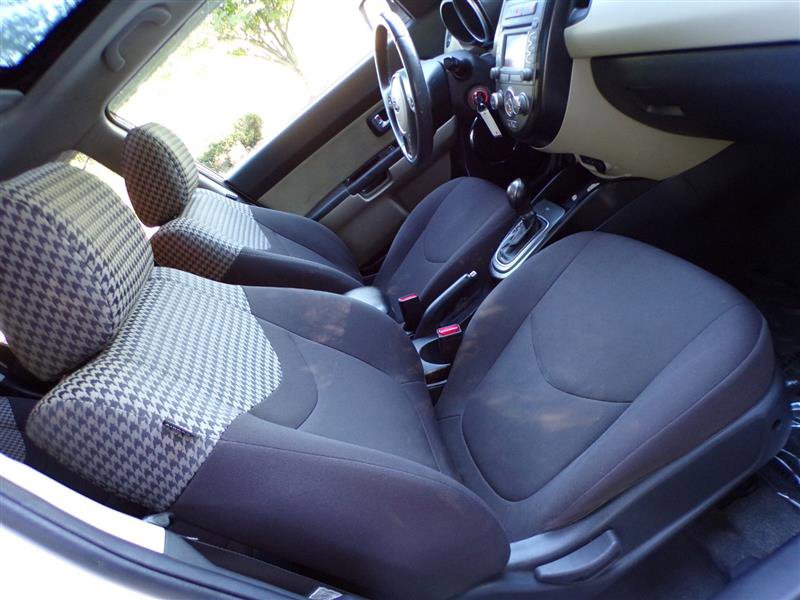 Used 2012 Kia Soul ! FWD image 25