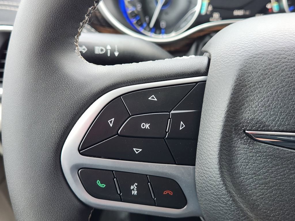 Used 2024 Chrysler Pacifica Limited image 34