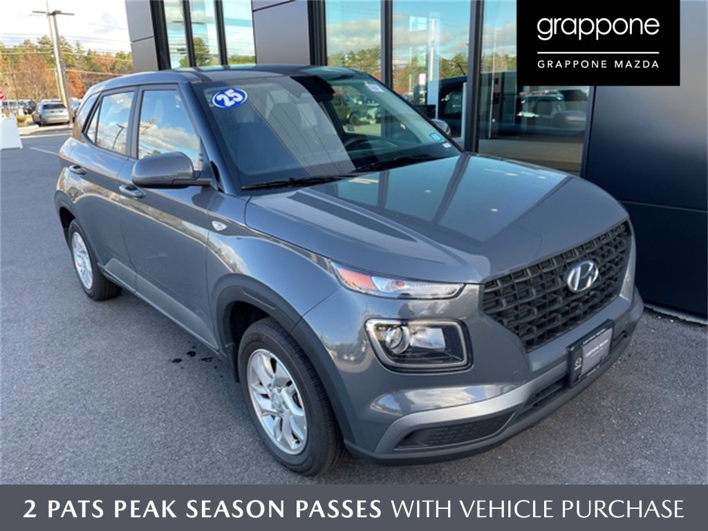 Used 2025 Hyundai Venue SE image 1