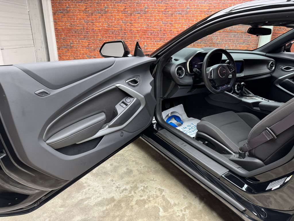 Used 2016 Chevrolet Camaro SS RWD image 9