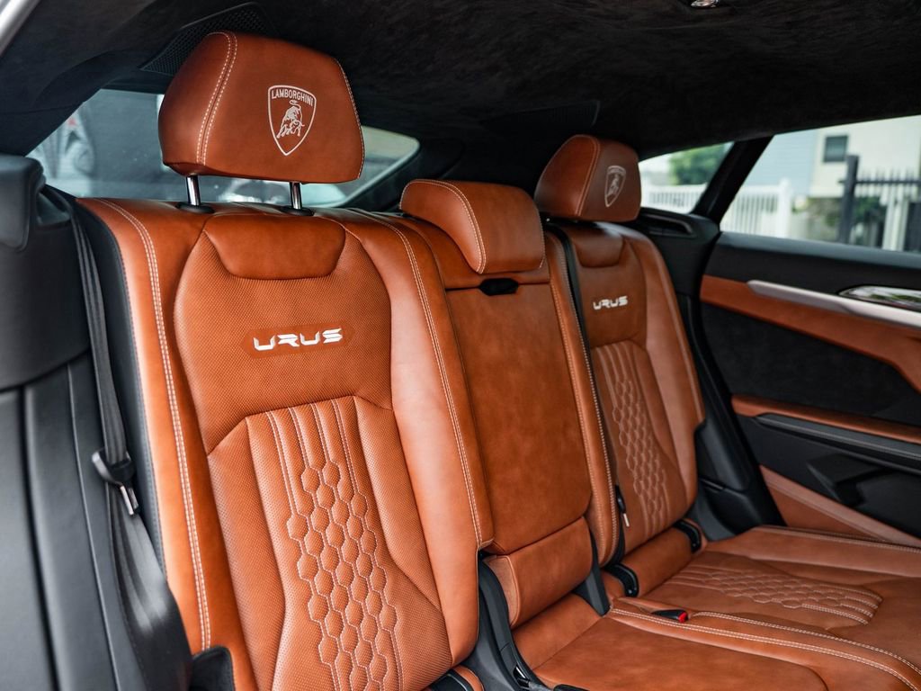 Used 2024 Lamborghini Urus S AWD/4WD image 34