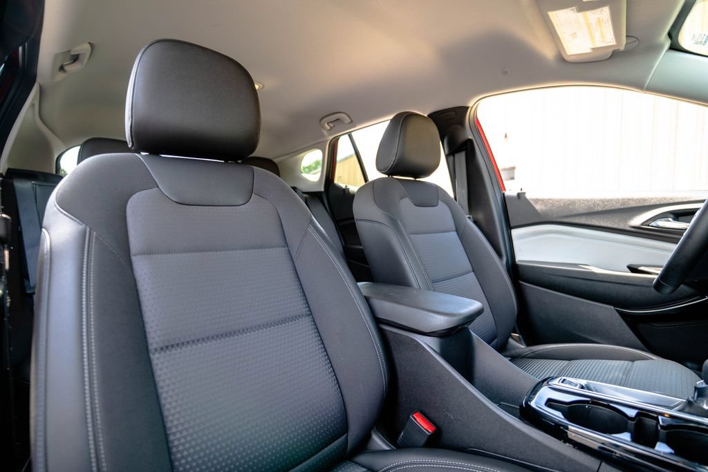 Certified 2025 Chevrolet Trax LT w/ Driver Confidence Package FWD image 20