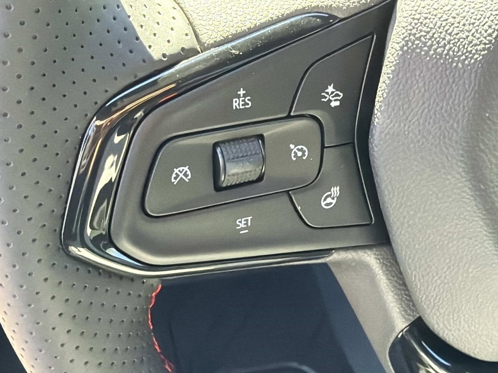 New 2026 Chevrolet Trax RS w/ Sunroof Package FWD image 5