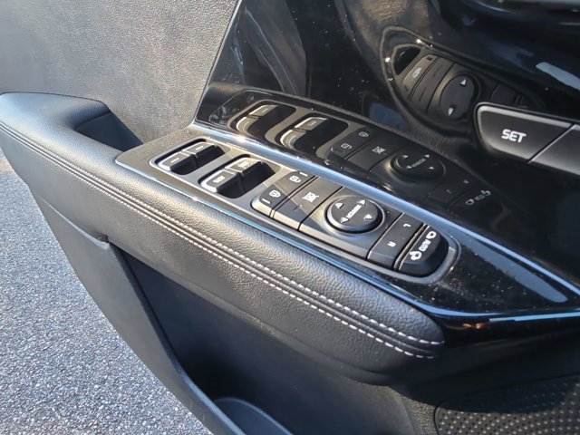 Used 2020 Kia Niro EX Premium image 18