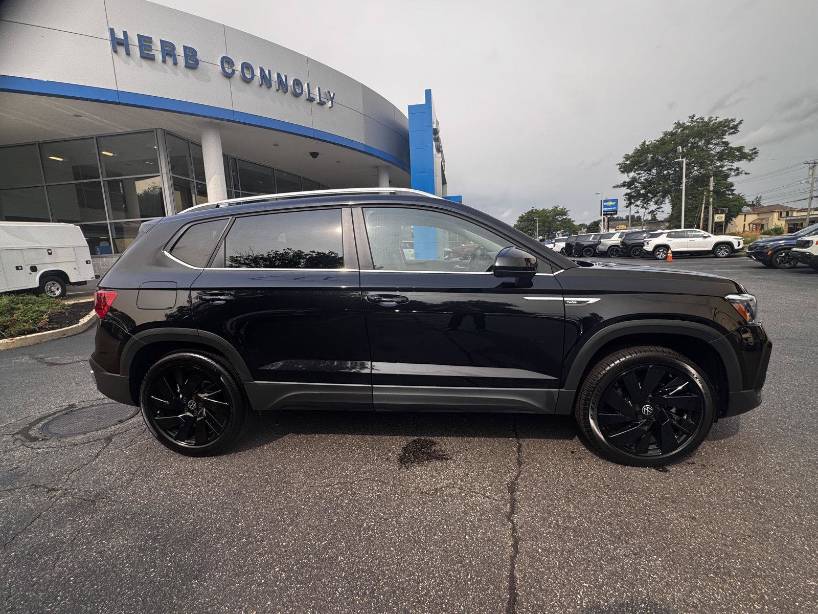 Used 2023 Volkswagen Taos SE w/ Black Wheel Package AWD/4WD image 8