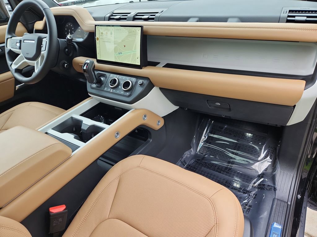 Certified 2025 Land Rover Defender 90 X-Dynamic SE image 23