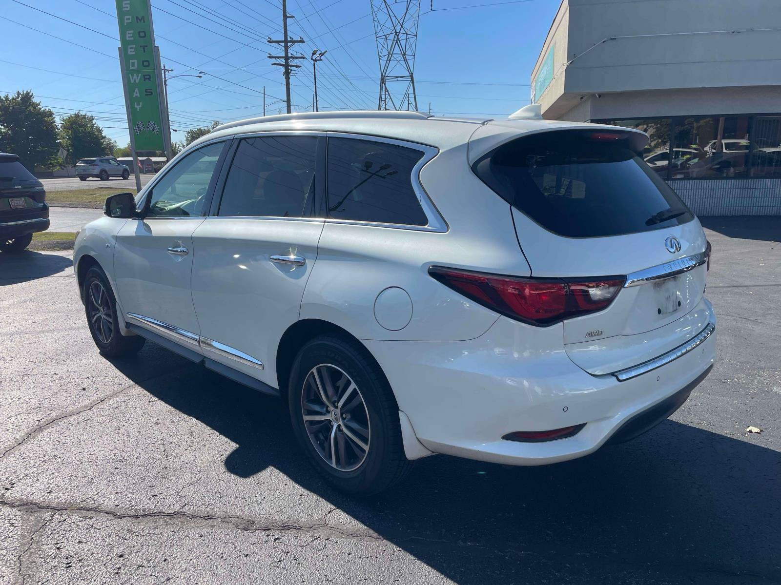 Used 2019 INFINITI QX60 Luxe w/ Essential Package AWD/4WD image 5