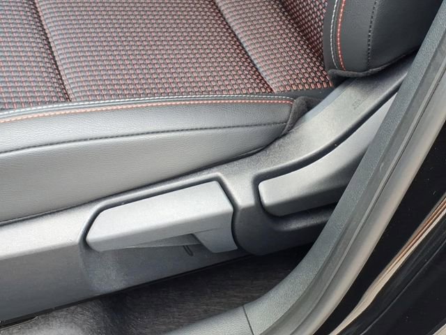 Used 2025 Nissan Kicks SR image 18