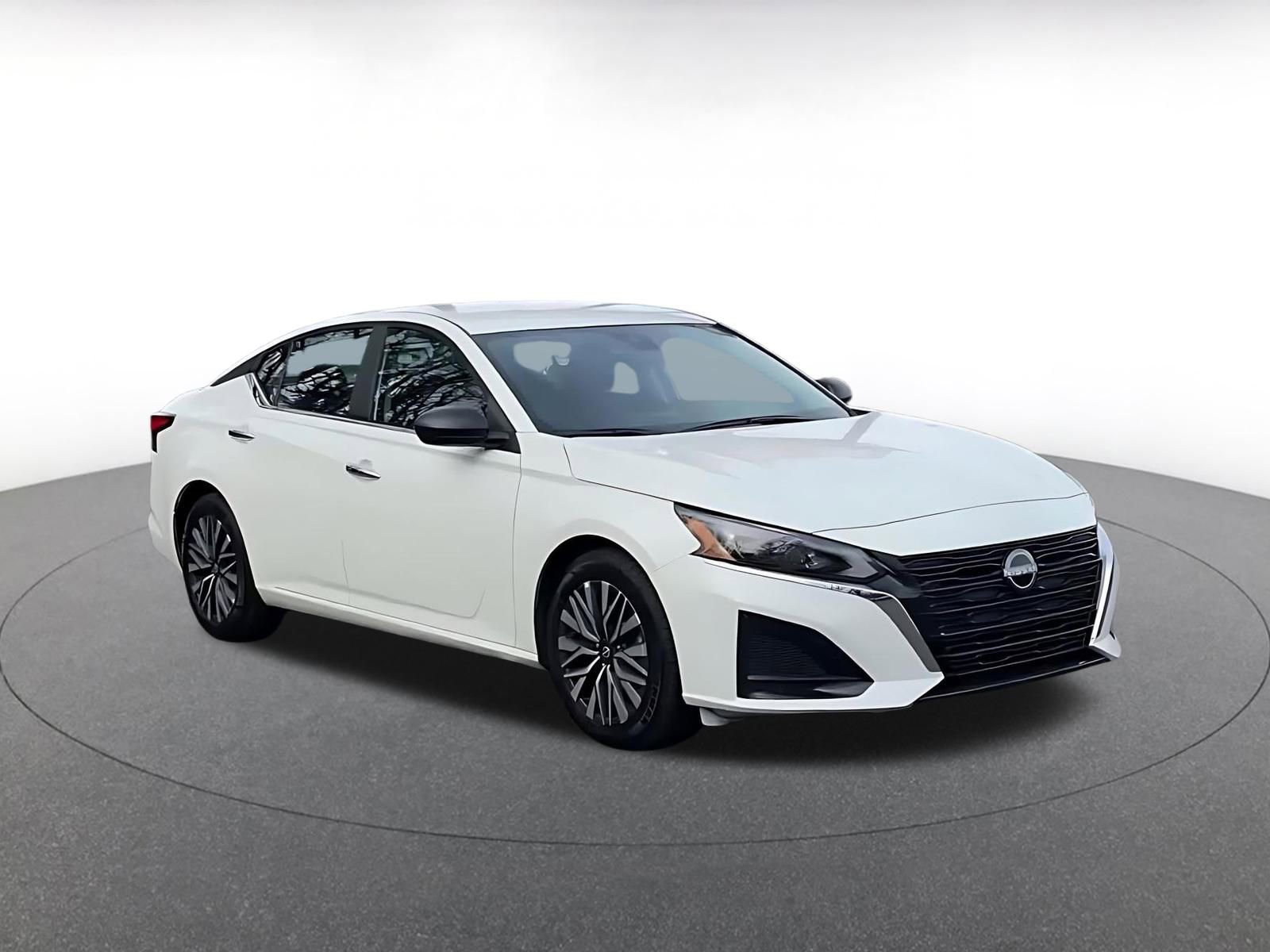 Used 2025 Nissan Altima 2.5 SV image 2