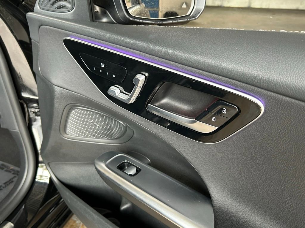 Used 2025 Mercedes-Benz C 300 4MATIC Sedan image 33