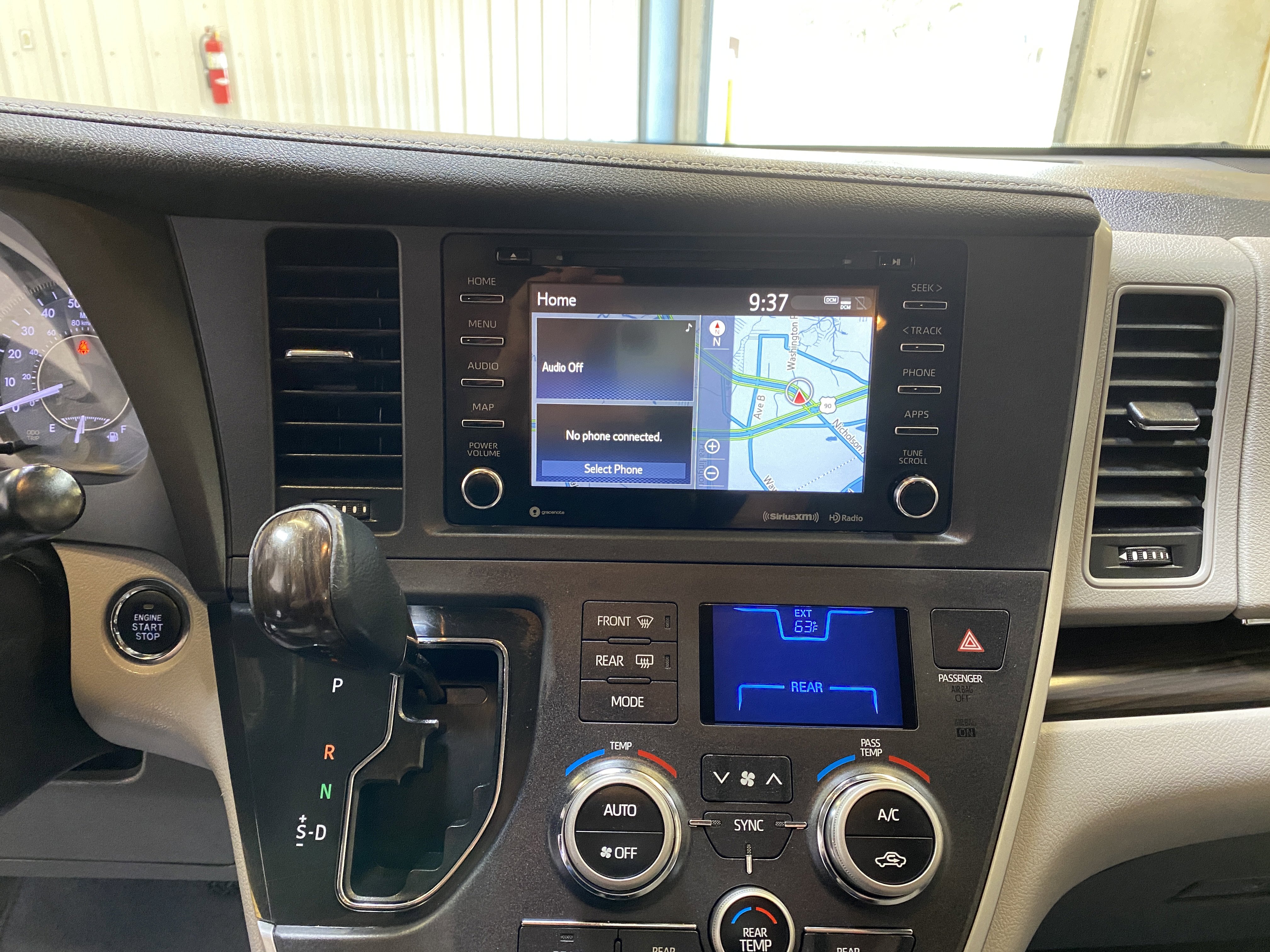 Used 2020 Toyota Sienna XLE w/ XLE Navigation Package image 38