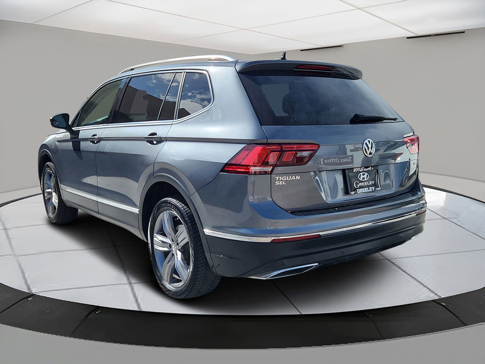 Used 2020 Volkswagen Tiguan SEL image 3