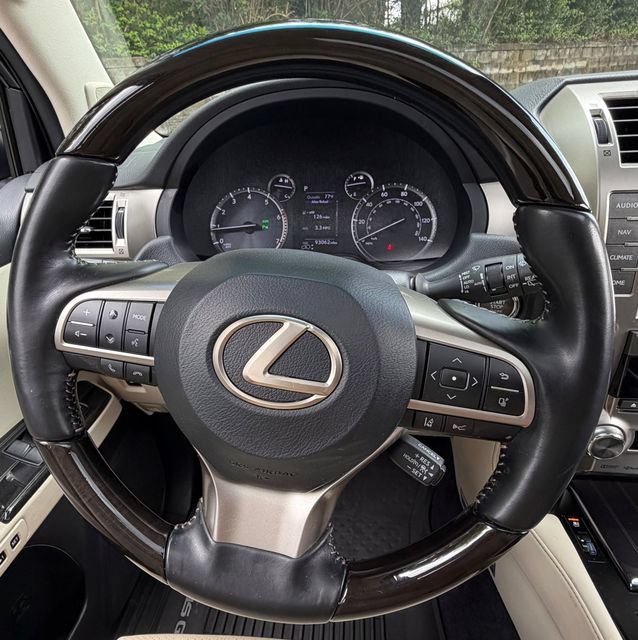 Used 2021 Lexus GX 460 Luxury w/ Sport Design Package AWD/4WD image 20
