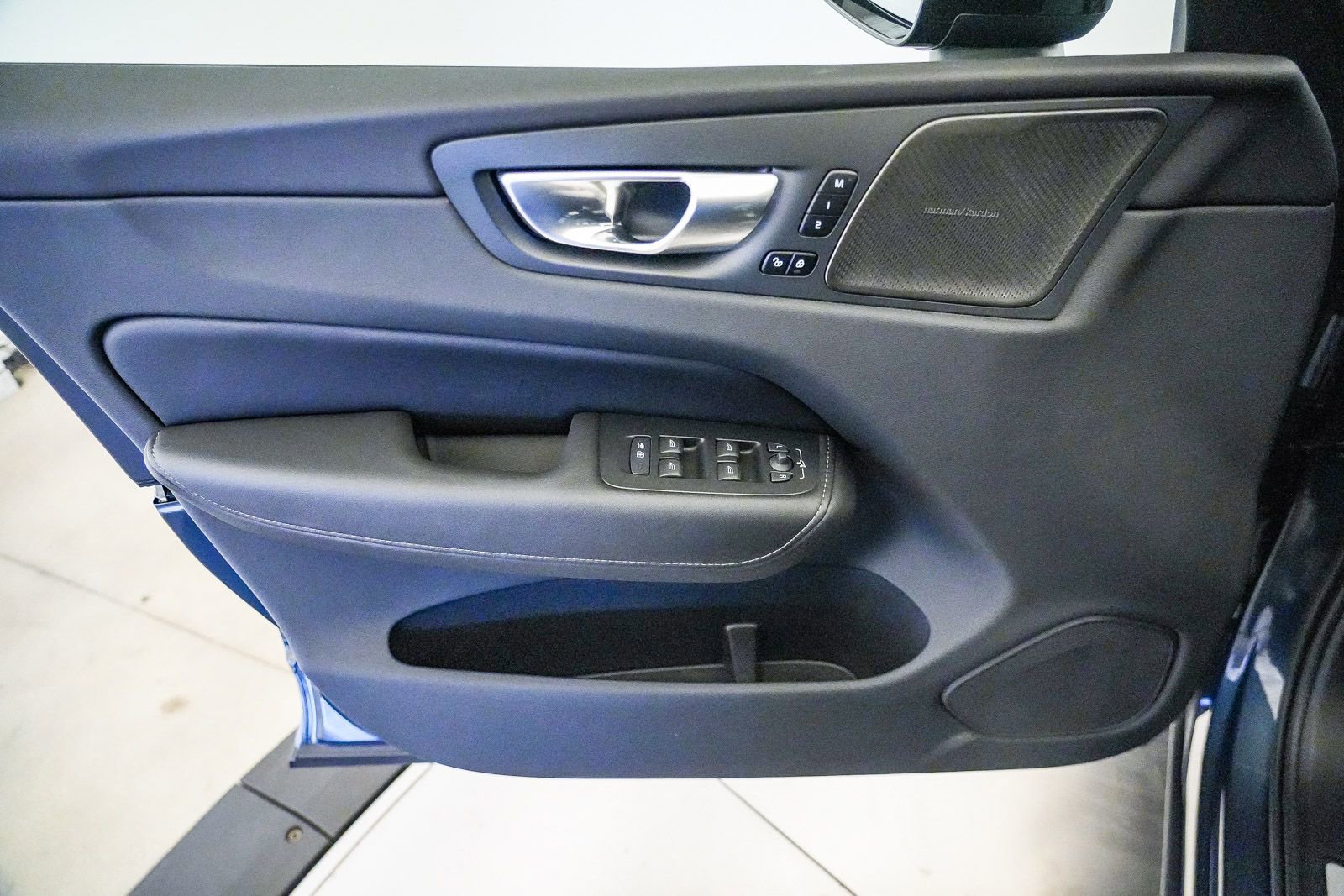 Certified 2023 Volvo XC60 T8 Ultimate w/ Protection Package Premier AWD/4WD image 22