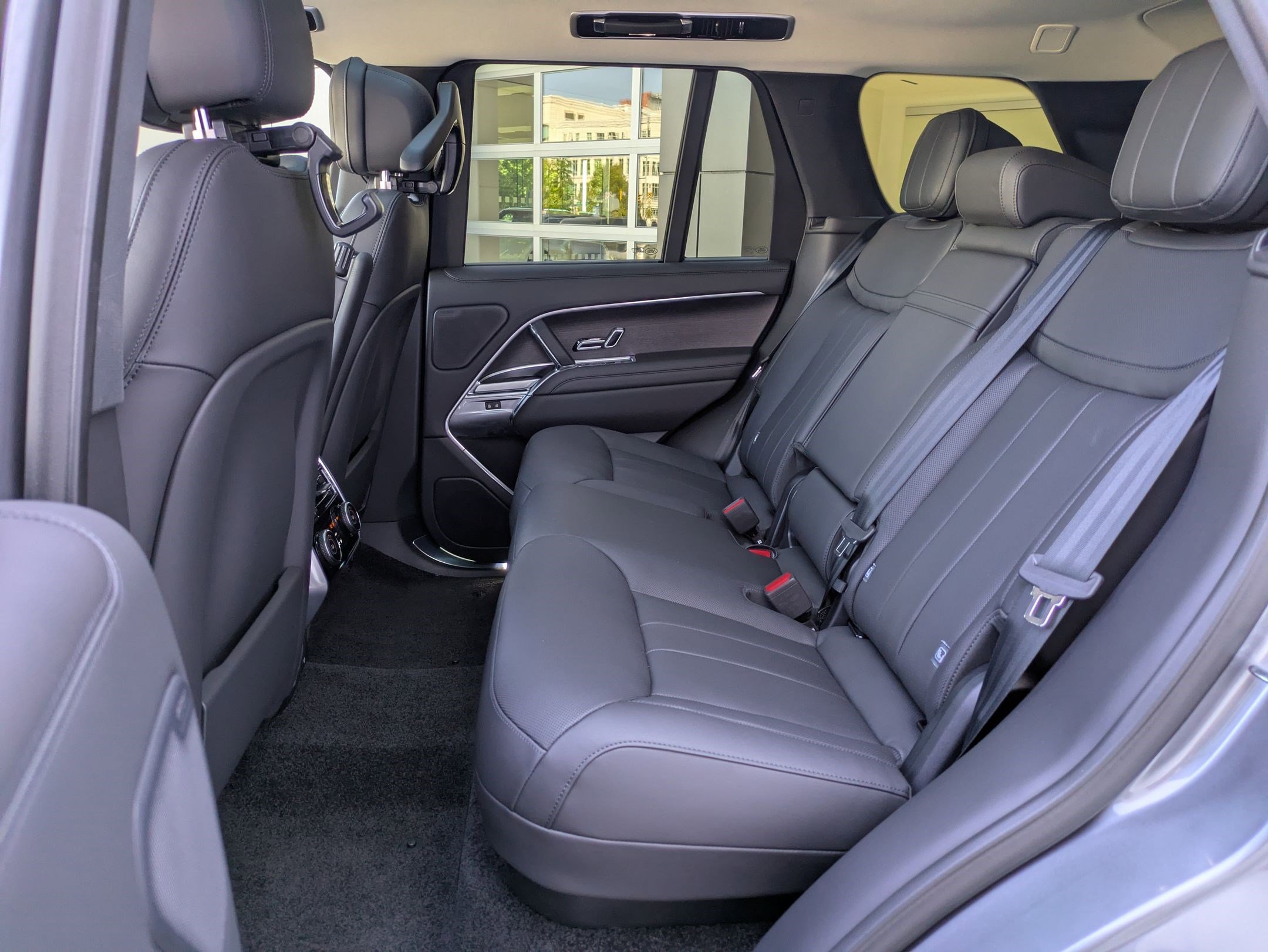 New 2025 Land Rover Range Rover SE image 15