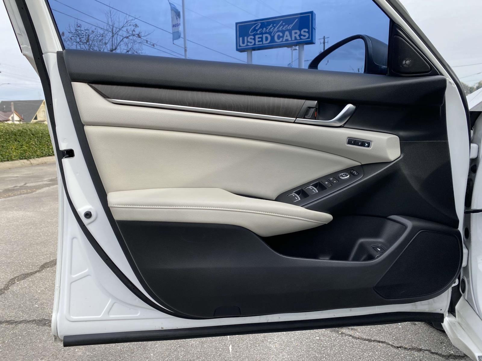 Used 2018 Honda Accord EX-L image 16