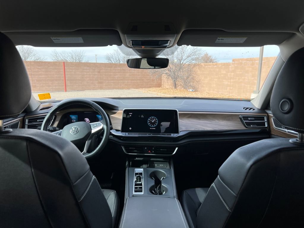 Used 2025 Volkswagen Atlas SE image 17