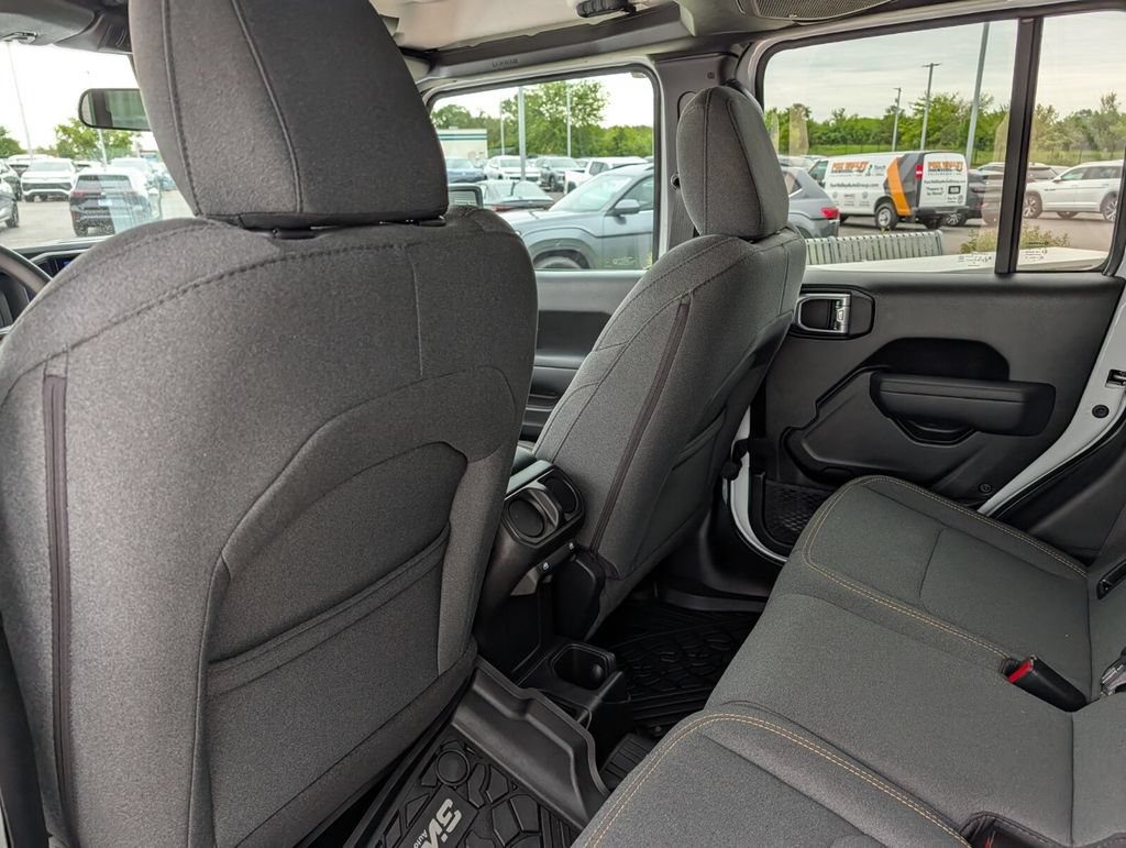 Used 2025 Jeep Gladiator Sport AWD/4WD image 13