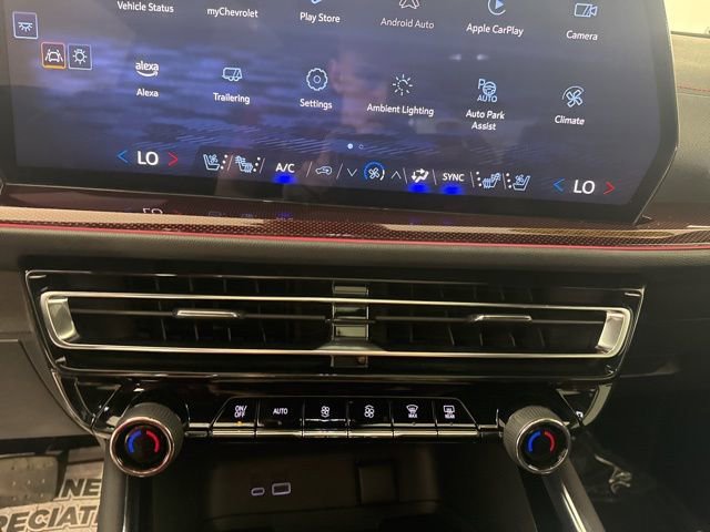 Used 2025 Chevrolet Traverse RS image 42
