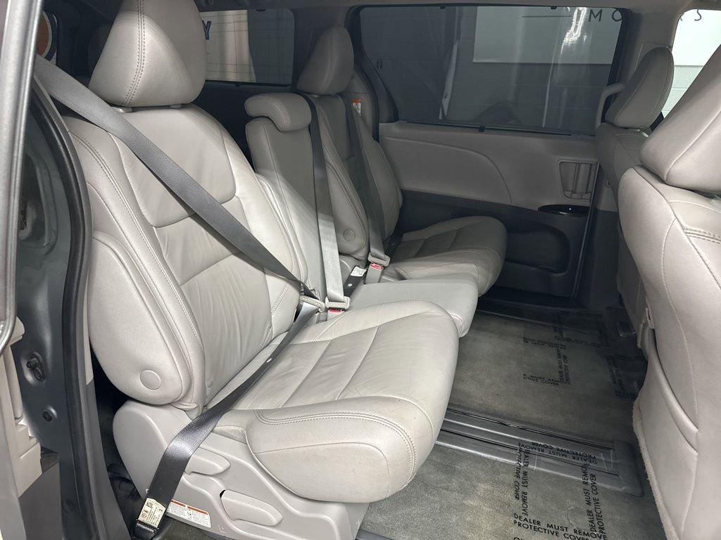 Used 2019 Toyota Sienna XLE FWD image 20