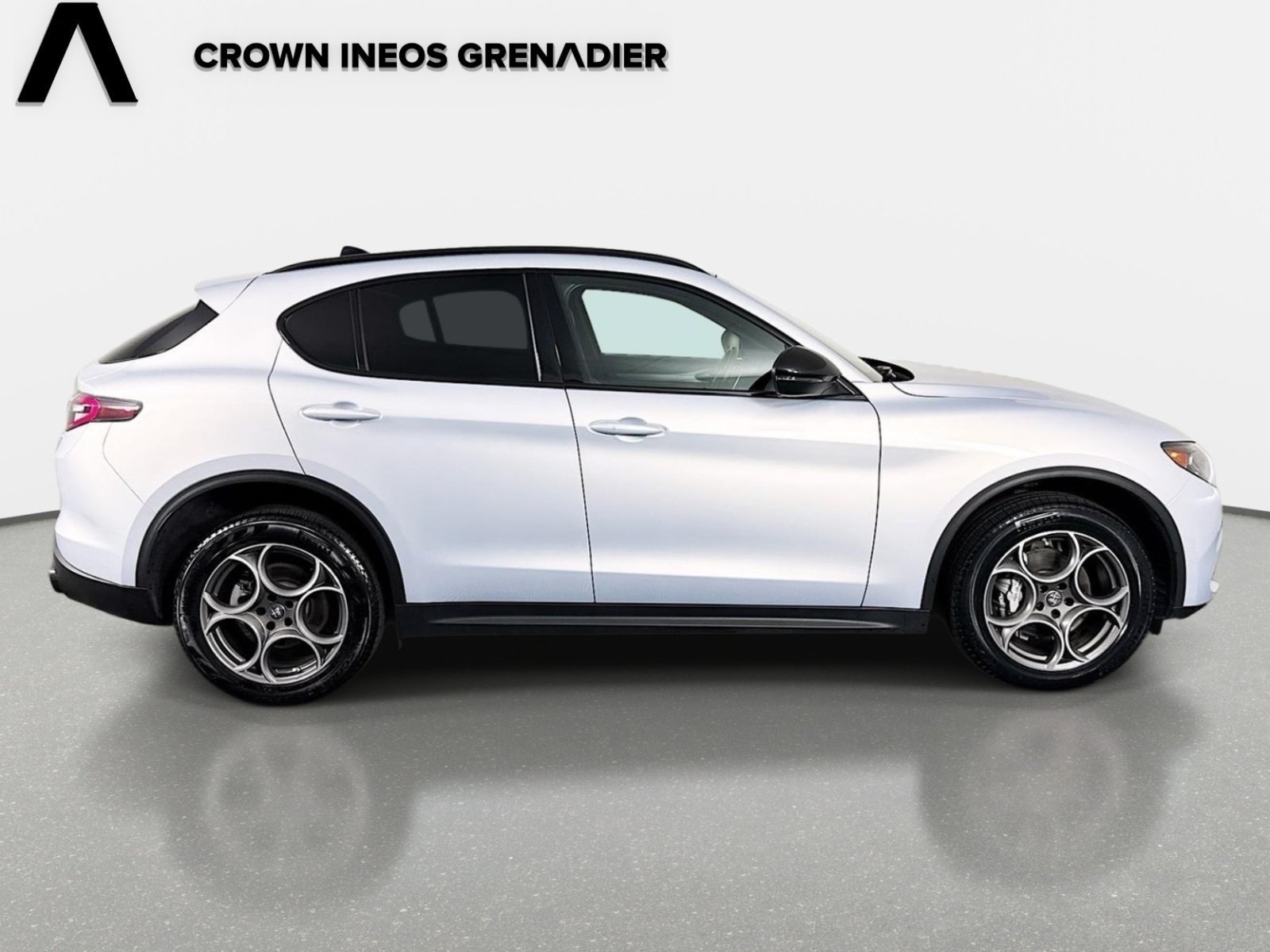 Used 2025 Alfa Romeo Stelvio Sprint AWD/4WD image 4