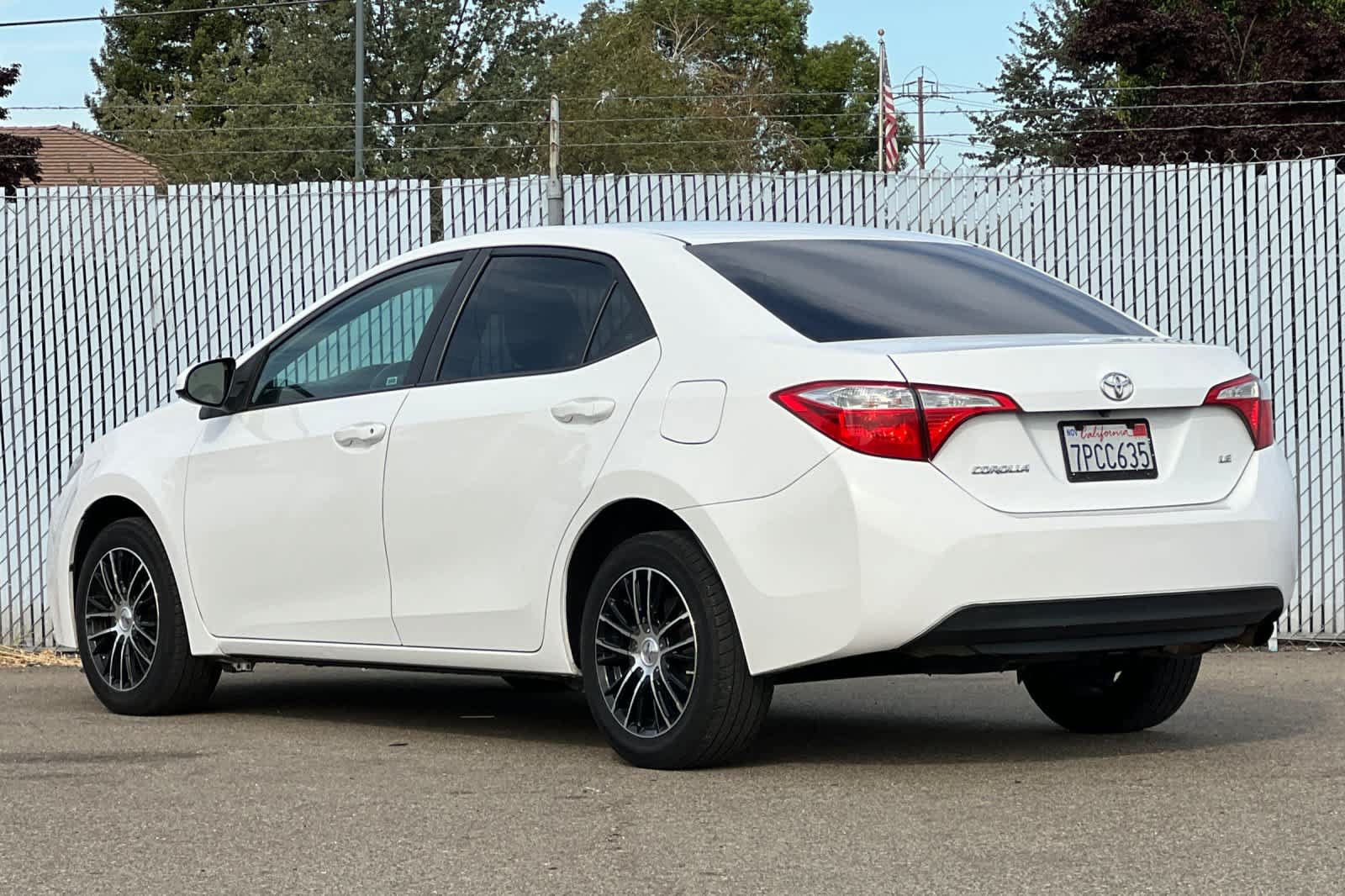 Used 2016 Toyota Corolla LE FWD image 5