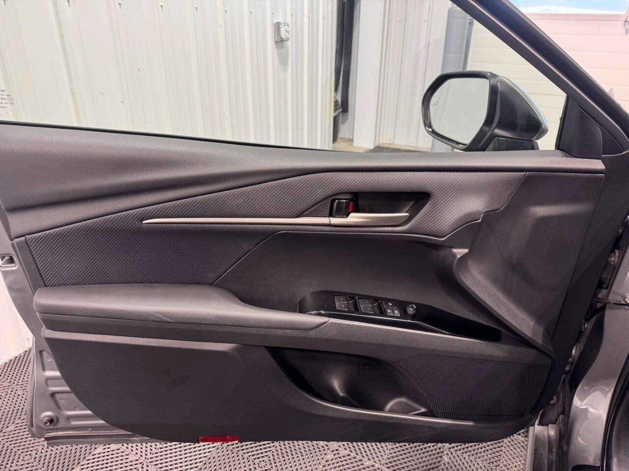 Used 2025 Toyota Camry SE image 9