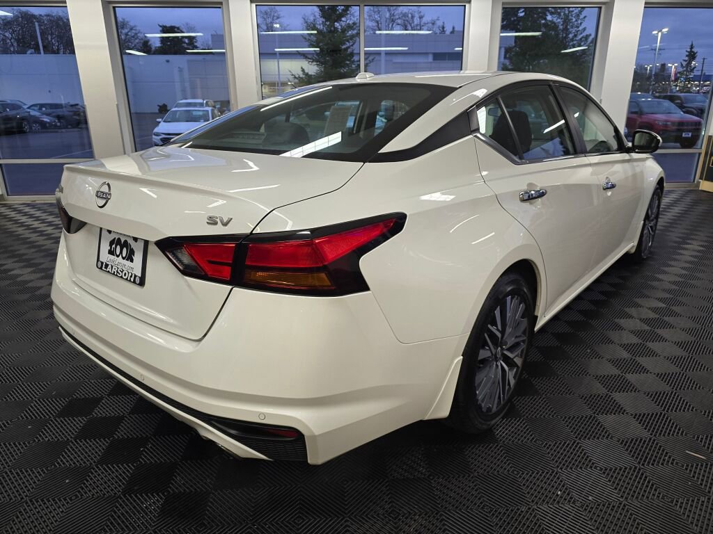 Used 2024 Nissan Altima 2.5 SV w/ SV Premium Package image 4