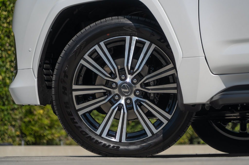 New 2026 Lexus LX 700h Luxury AWD/4WD image 7