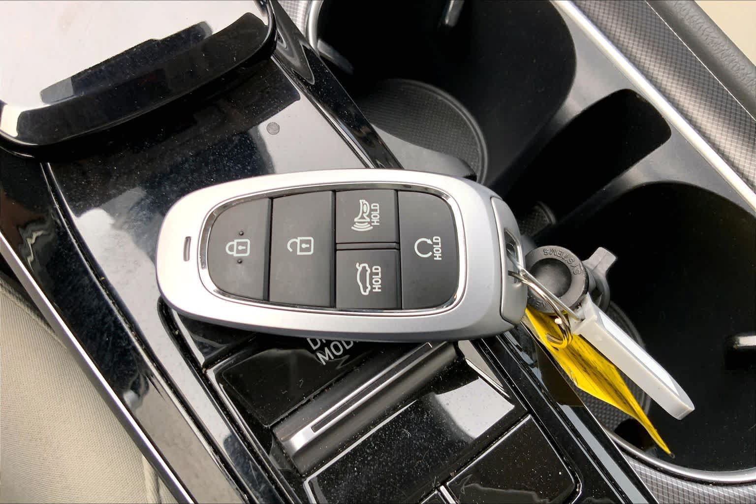 Used 2022 Hyundai Sonata SEL w/ Preferred Accessory Package FWD image 14