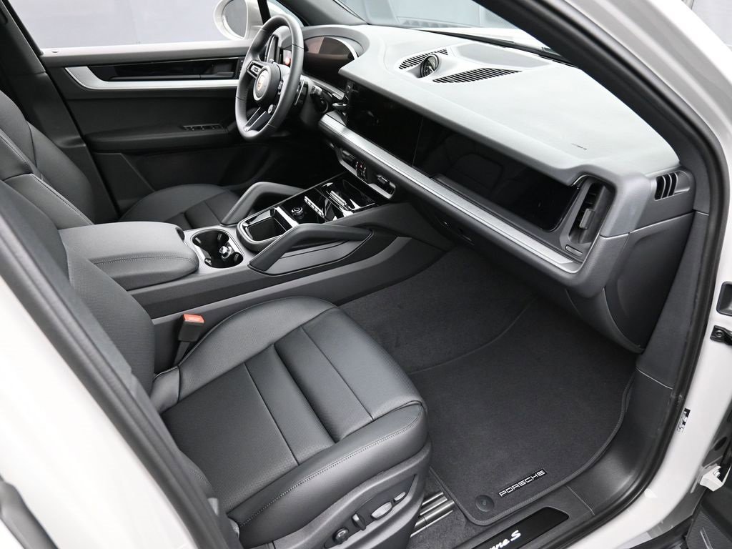 New 2026 Porsche Cayenne S image 32