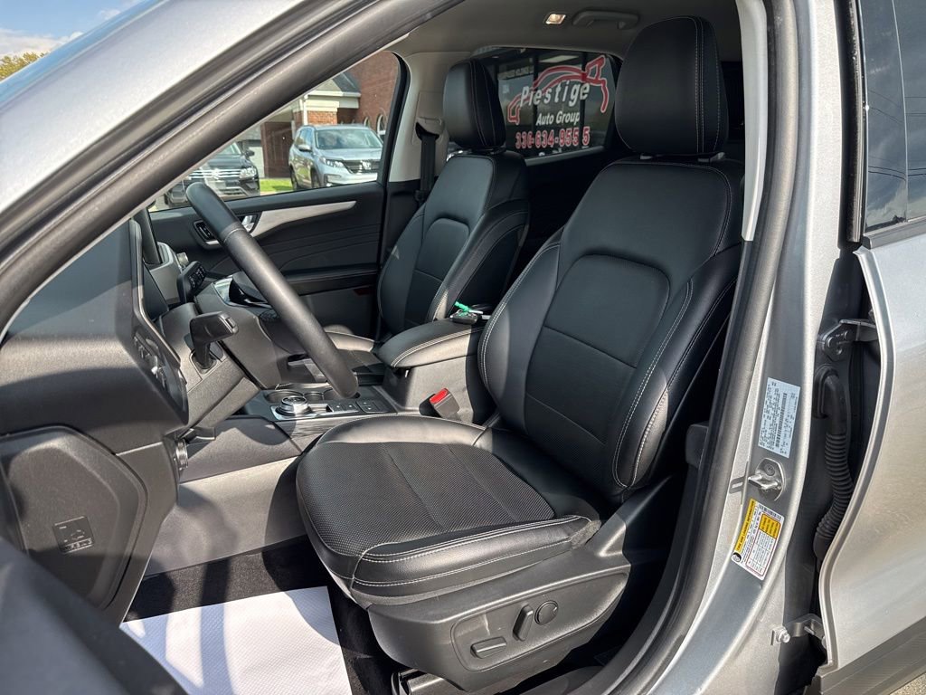 Used 2022 Ford Escape SEL FWD image 2