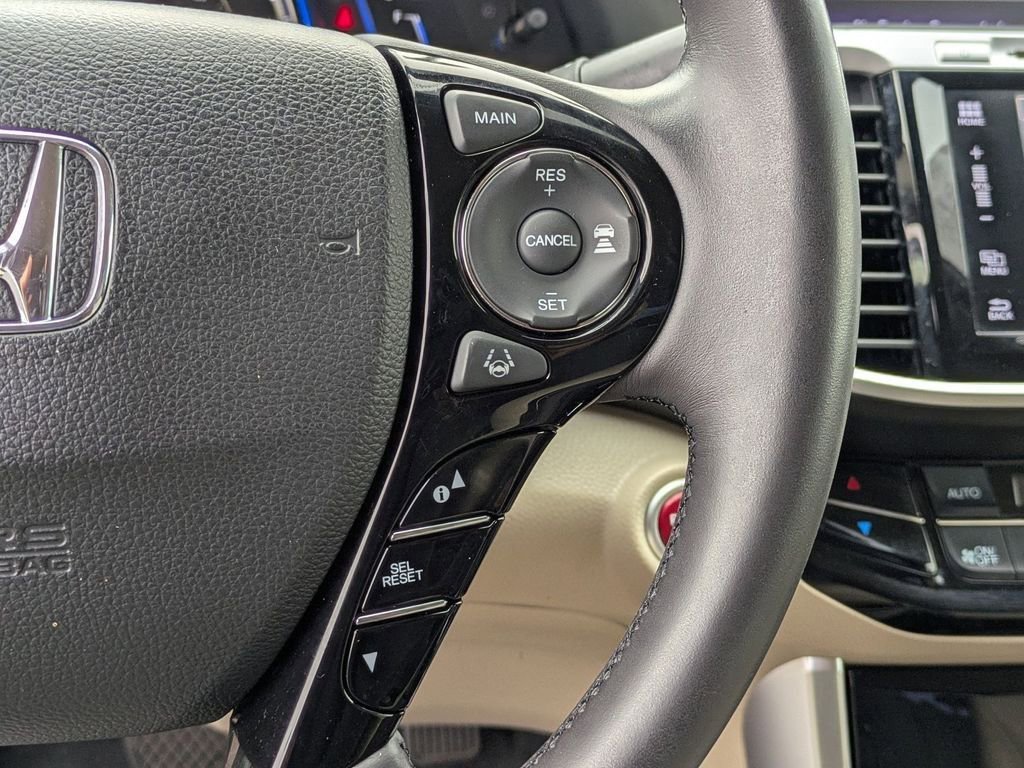 Certified 2017 Honda Accord EX-L image 11